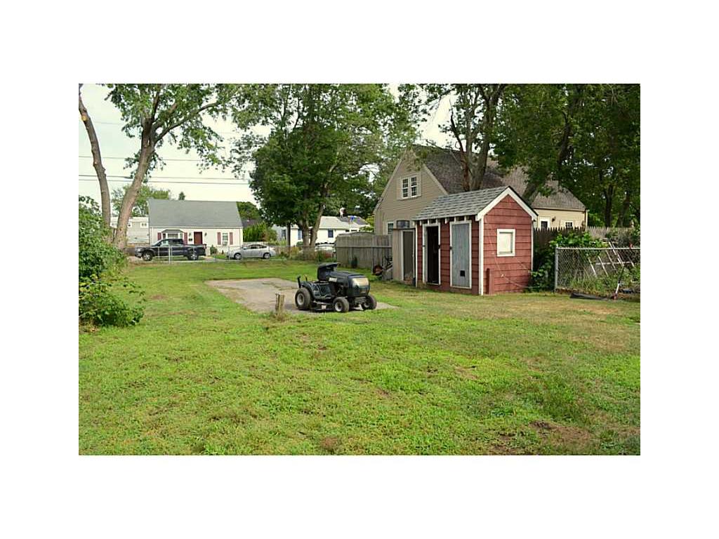 110 Ormsby Ave, Warwick, RI 02886 photo 13