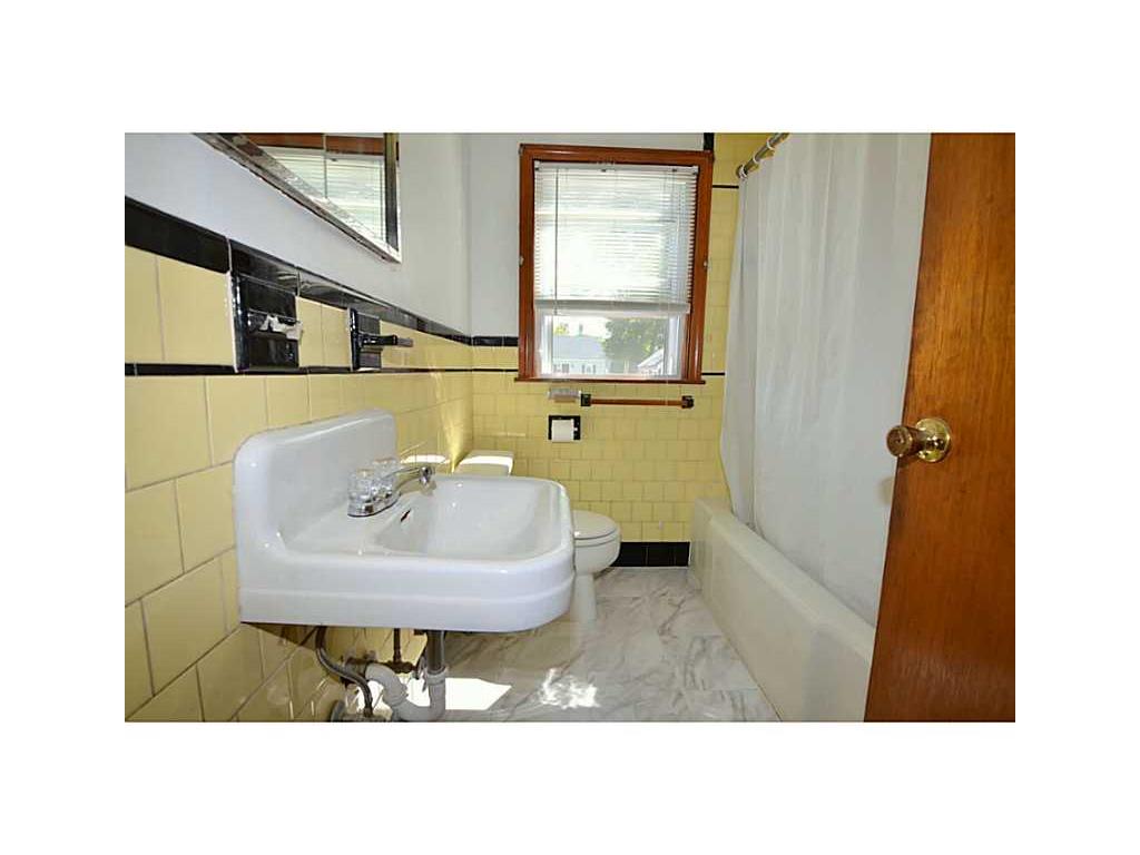 110 Ormsby Ave, Warwick, RI 02886 photo 10