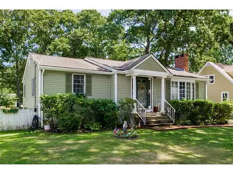 120 Haswill St, Warwick, RI 02889 photo 2