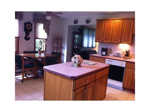 114 Mohawk Trl, Cranston, RI 02921 photo 7
