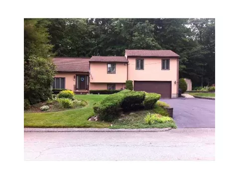 114 Mohawk Trl, Cranston, RI 02921 photo 1