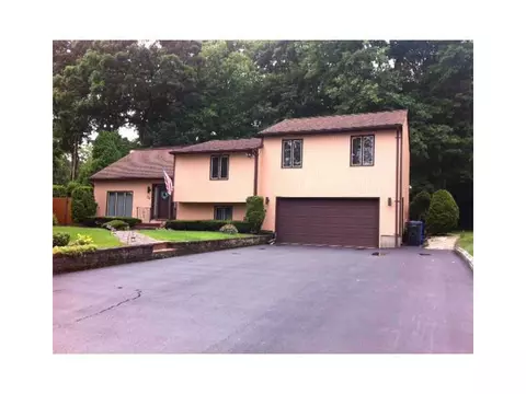 114 Mohawk Trl, Cranston, RI 02921 photo 2