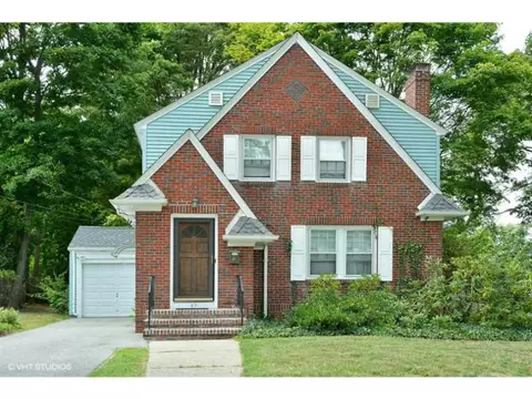 67 Parkside Dr, Warwick, RI 02888 photo 1