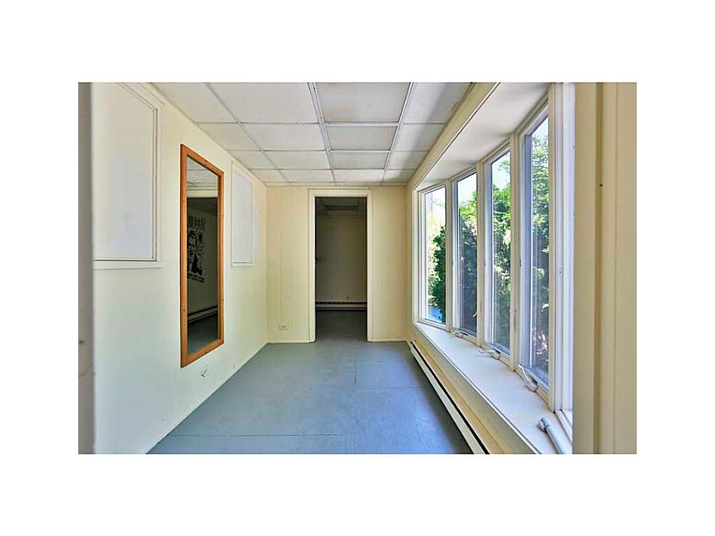 9 St George Ct, Warwick, RI 02888 photo 5
