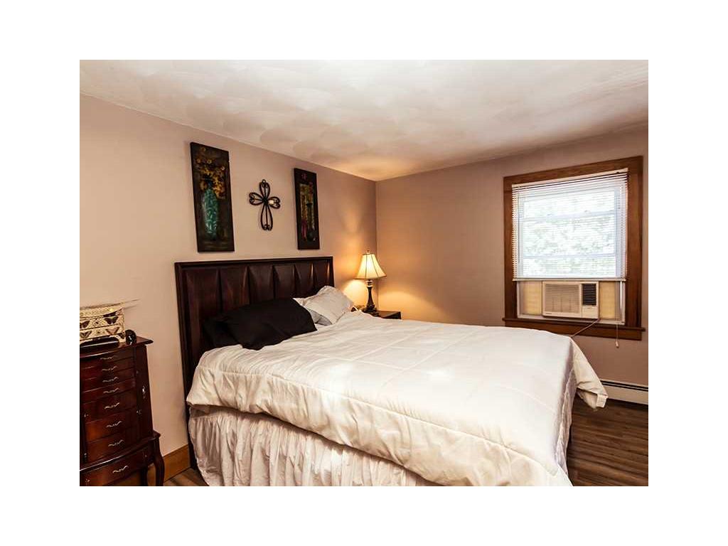 942 Mendon Rd, Woonsocket, RI 02895 photo 14
