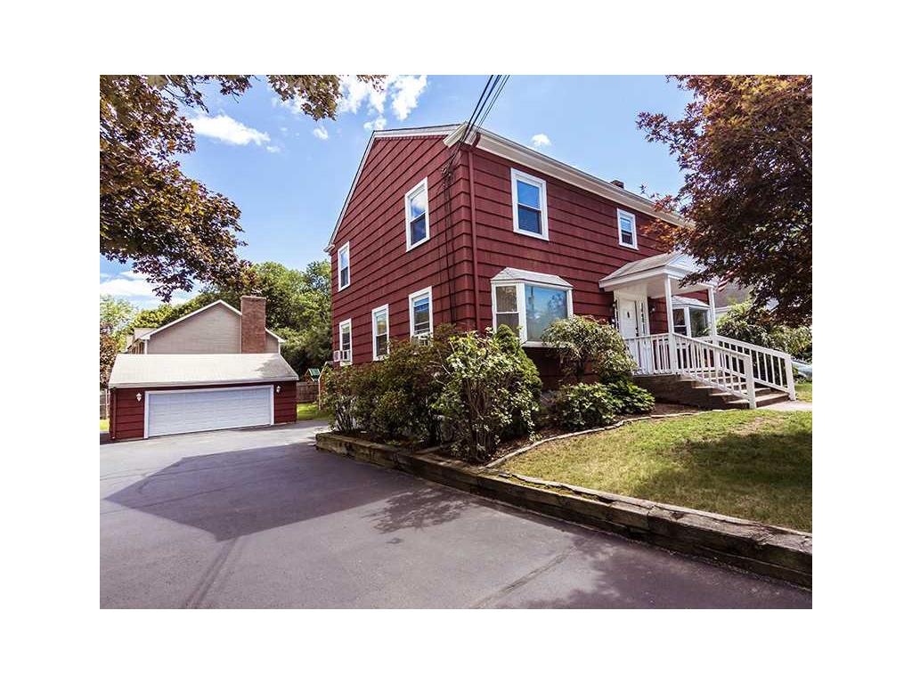 942 Mendon Rd, Woonsocket, RI 02895 photo 2