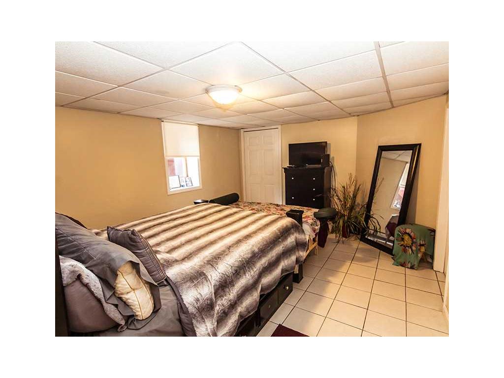 942 Mendon Rd, Woonsocket, RI 02895 photo 7