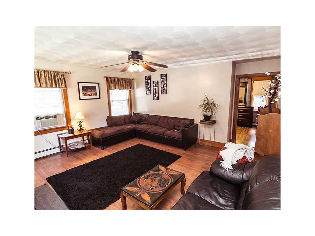 942 Mendon Rd, Woonsocket, RI 02895 photo 9