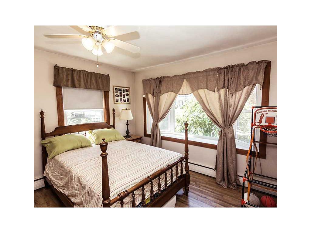 942 Mendon Rd, Woonsocket, RI 02895 photo 13