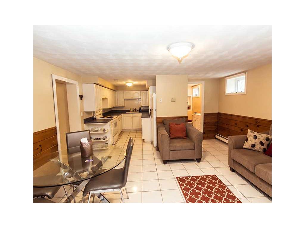 942 Mendon Rd, Woonsocket, RI 02895 photo 5