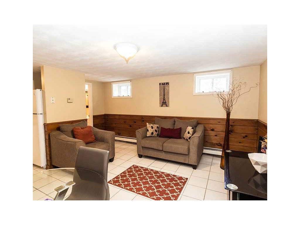 942 Mendon Rd, Woonsocket, RI 02895 photo 4