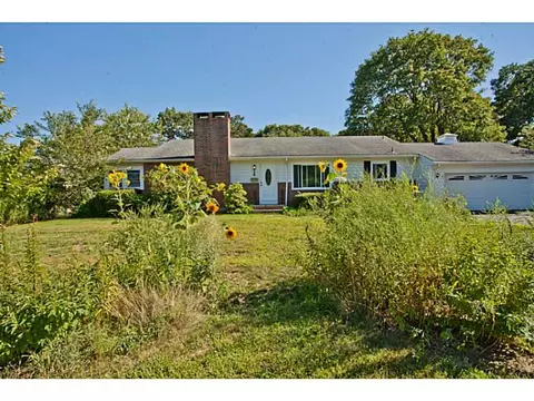 4 South Dr, Westerly, RI 02891 photo 1