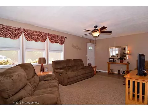 25 Toper Rd, Plainfield, CT 06374 photo 2