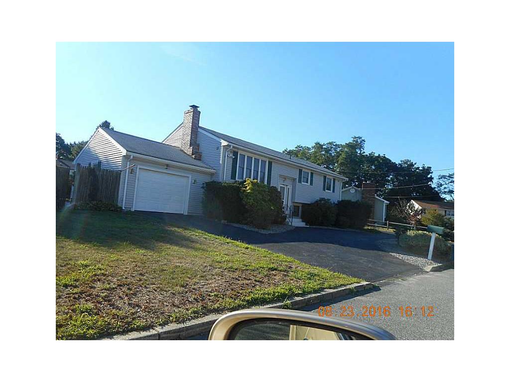 21 Glen Meadows Ct, Warwick, RI 02889 photo 2