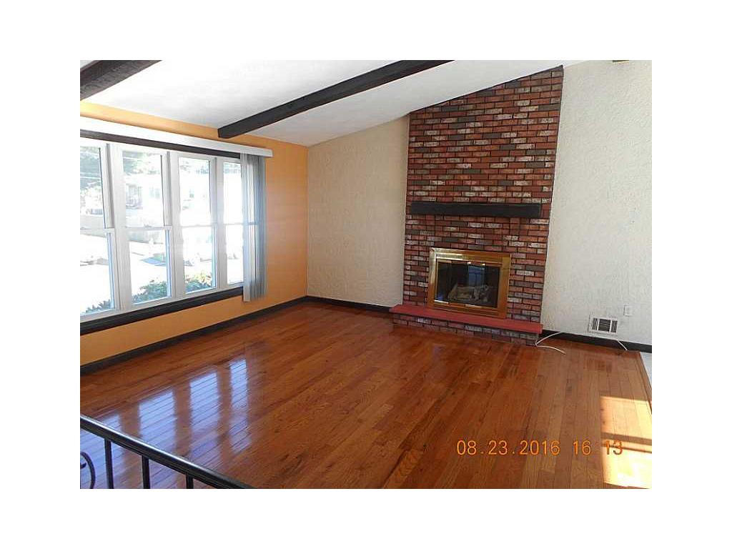 21 Glen Meadows Ct, Warwick, RI 02889 photo 3
