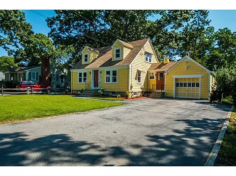 128 Haswill St, Warwick, RI 02889 photo 3