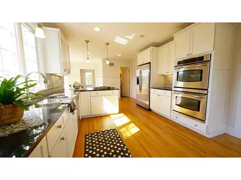 7 Paddock Ln, Middletown, RI 02842 photo 4