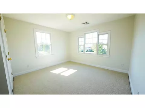 7 Paddock Ln, Middletown, RI 02842 photo 12