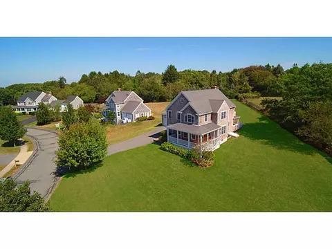 7 Paddock Ln, Middletown, RI 02842 photo 1