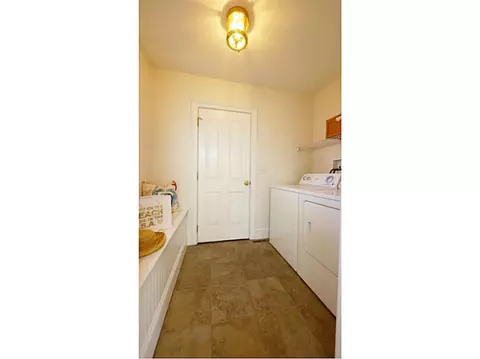 7 Paddock Ln, Middletown, RI 02842 photo 9