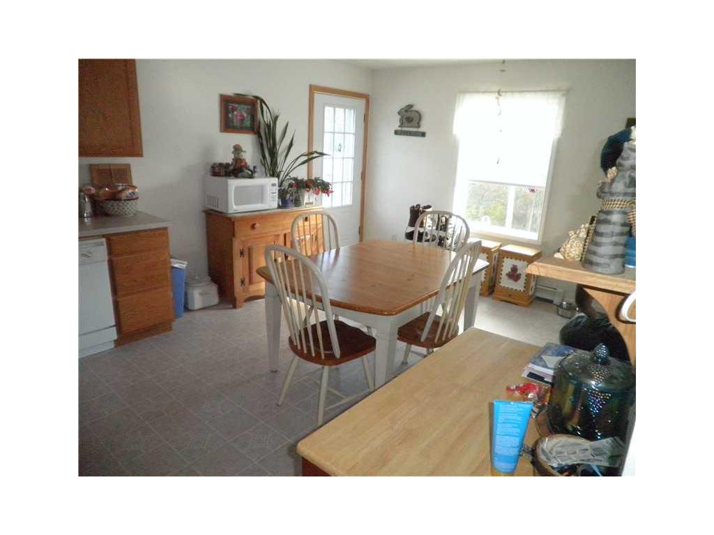 9 Columbus Ave, Westerly, RI 02891 photo 4