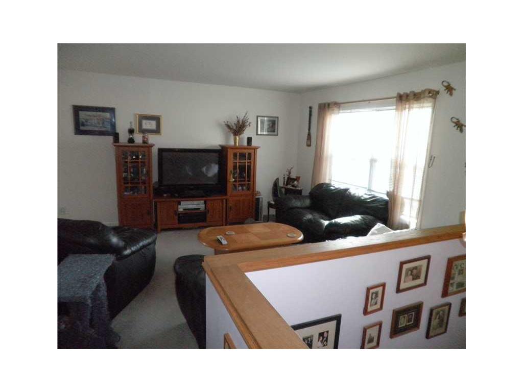 9 Columbus Ave, Westerly, RI 02891 photo 2