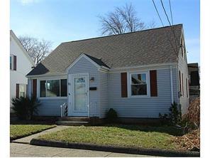 81 Warwick Rd, Pawtucket, RI 02861 photo 3