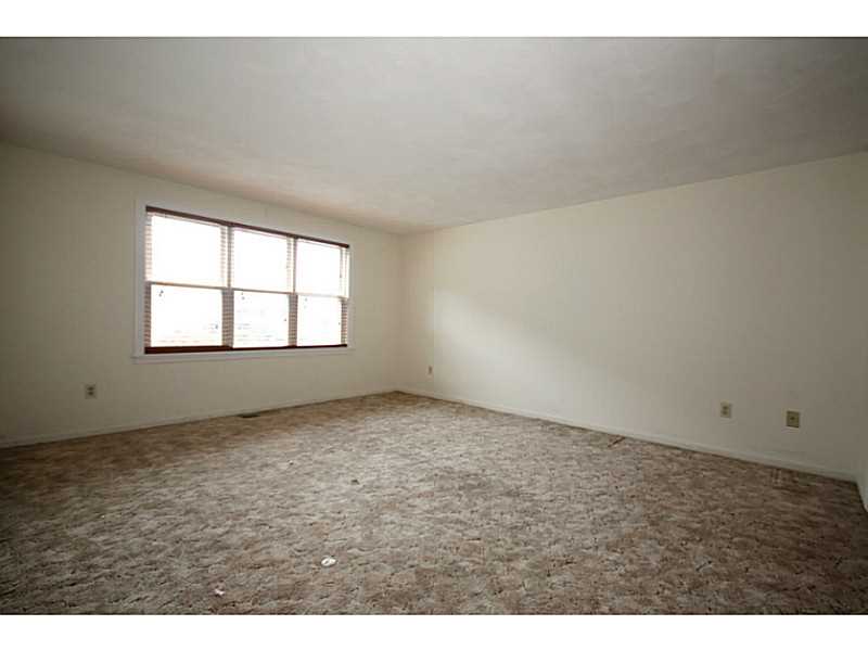 1204 Brookhaven Ln, Woonsocket, RI 02895 photo 9