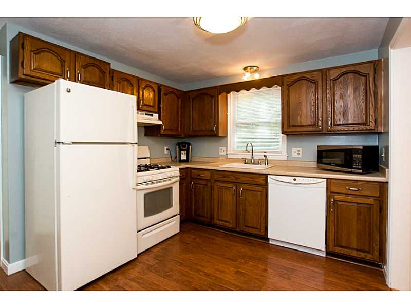 77 Edgewater Dr, Blackstone, MA 01504 photo 3