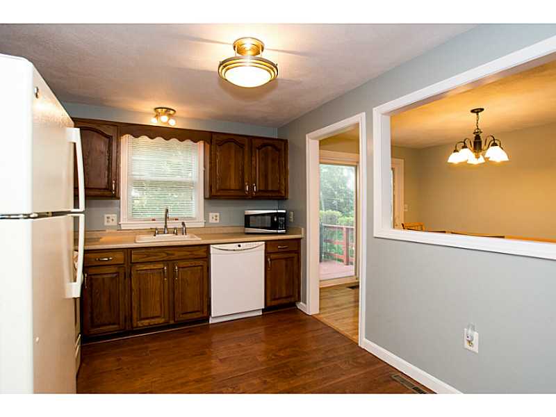 77 Edgewater Dr, Blackstone, MA 01504 photo 4