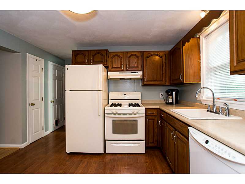 77 Edgewater Dr, Blackstone, MA 01504 photo 2