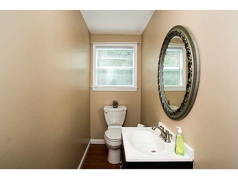 77 Edgewater Dr, Blackstone, MA 01504 photo 10
