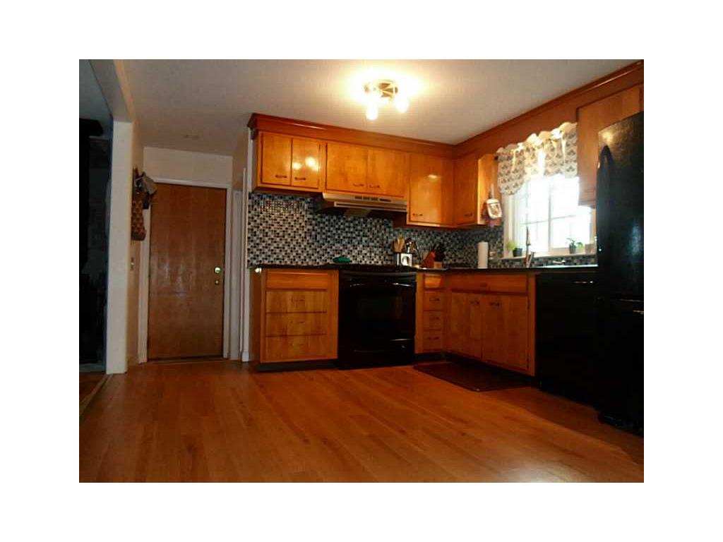 61 Adrian St, Warwick, RI 02886 photo 9