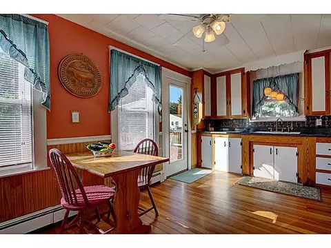 150 Vernon St, Warwick, RI 02889 photo 3