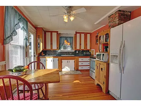 150 Vernon St, Warwick, RI 02889 photo 4