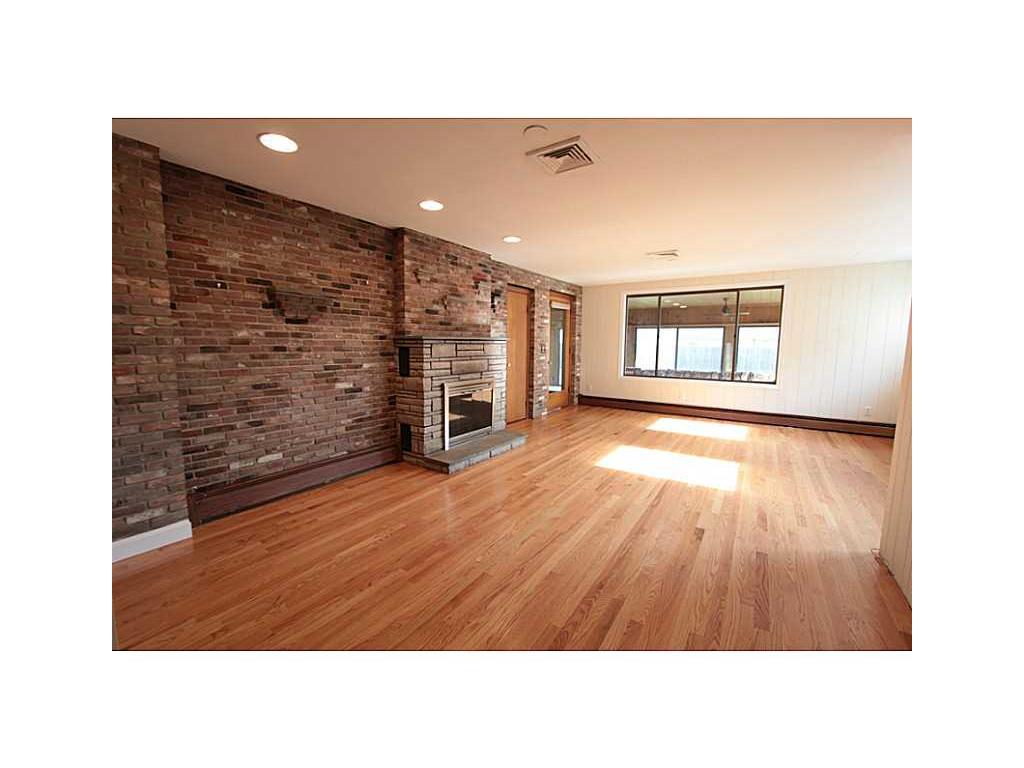 25 Silver Spring Ave, Riverside, RI 02915 photo 4
