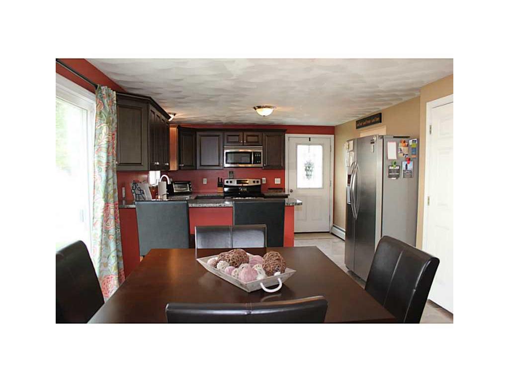 11 Thomas St, Warwick, RI 02886 photo 2