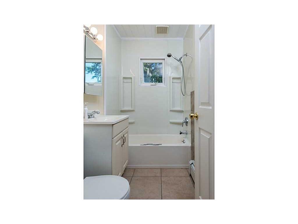 284 Orchard St, Woonsocket, RI 02895 photo 9