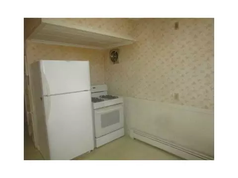22 Grove St, Woonsocket, RI 02895 photo 8