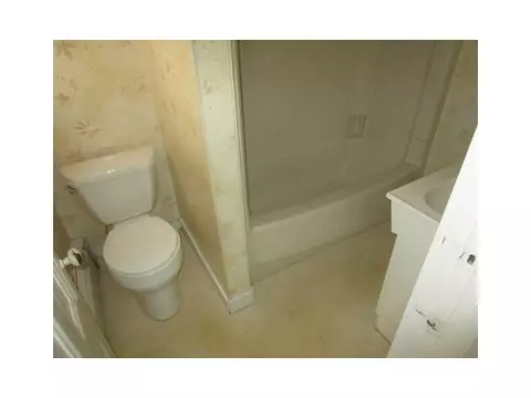 22 Grove St, Woonsocket, RI 02895 photo 9