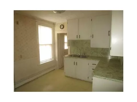 22 Grove St, Woonsocket, RI 02895 photo 7