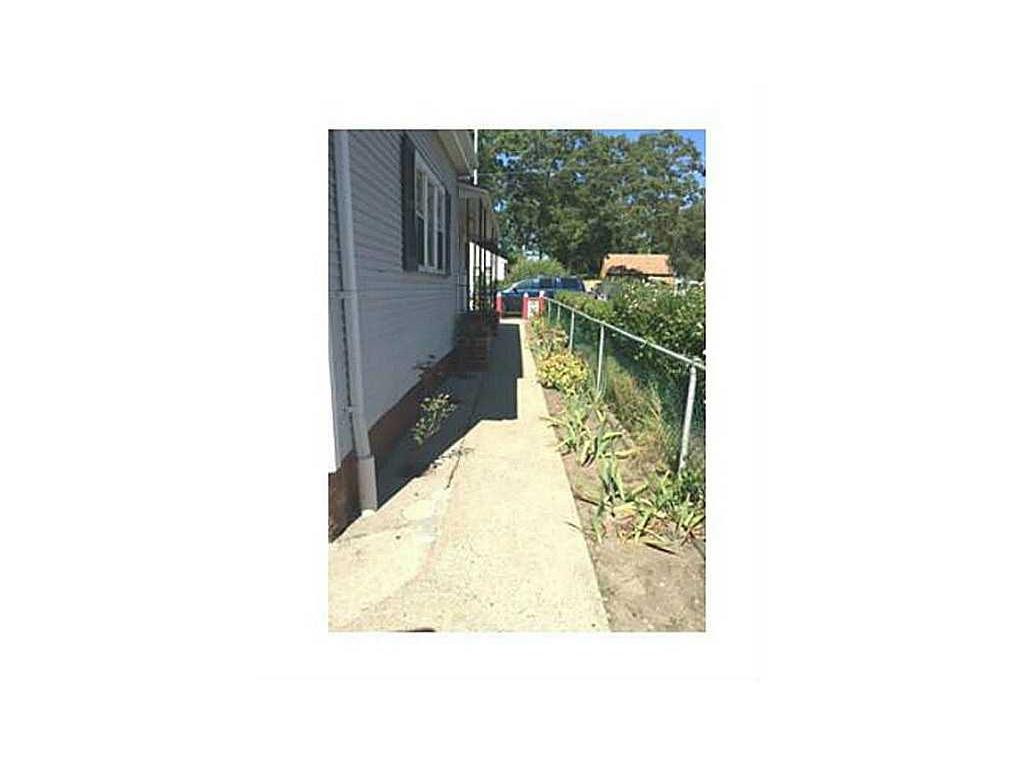 76 Northup St, Warwick, RI 02889 photo 3