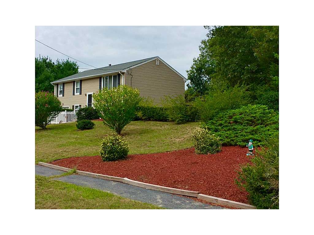 29 Monroe Dr, Coventry, RI 02816 photo 2