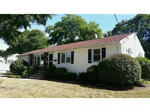 40 Foxcroft Ave, Warwick, RI 02889 photo 3