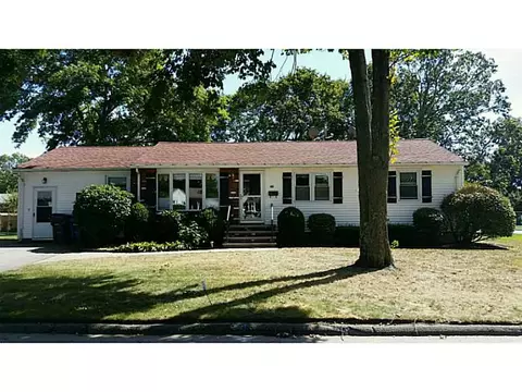 40 Foxcroft Ave, Warwick, RI 02889 photo 1