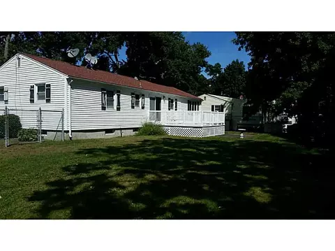 40 Foxcroft Ave, Warwick, RI 02889 photo 2