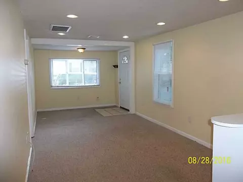 79 Uncas St, Warwick, RI 02889 photo 4