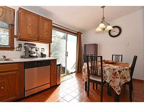 4 Thayer Pl, Warwick, RI 02888 photo 9
