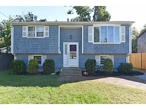 4 Thayer Pl, Warwick, RI 02888 photo 2