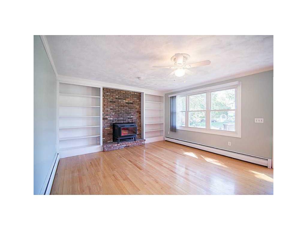 7 Aubin Ave, Warren, RI 02885 photo 2